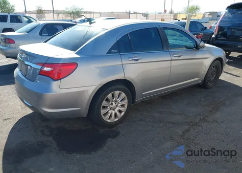 2013 Chrysler 200 Lx z USA, uszkodzony, nr VIN 1C3CCBAB6DN642302